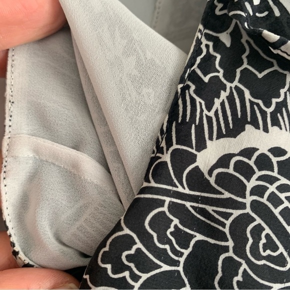 Club Monaco Ruched Neckline Sleeveless Top 100% Silk Light Weight Size XS - Picture 7 of 13